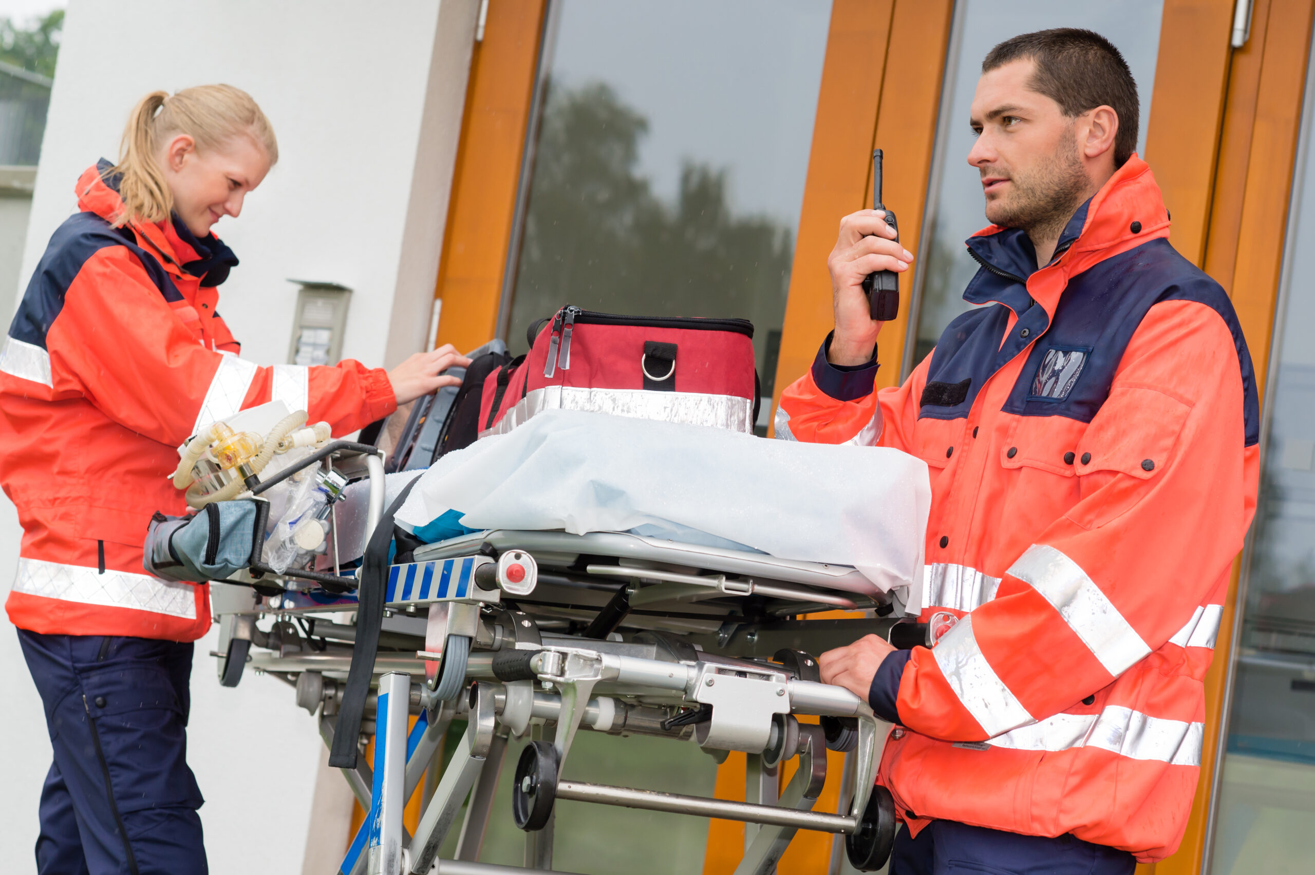 emergency radio call ambulance house door visit
